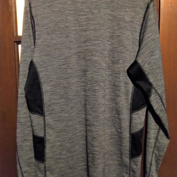 Under Armour Heat Gear--Size Medium - Picture 5 of 5